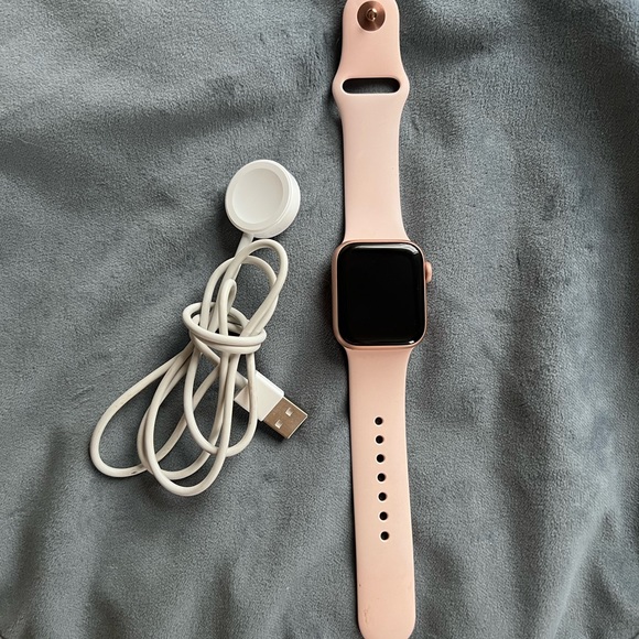 SOLD - Apple Watch Series 4 Rose Gold Titanium 40mm - Picture 3 of 6